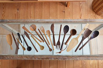 A selection of tableware that's made by Eiji Hagiwara at his studio in Sayama, Saitama Prefecture.