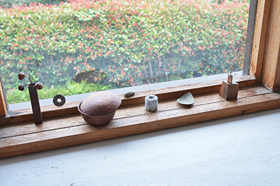 A selection of tableware that's made by Eiji Hagiwara at his studio in Sayama, Saitama Prefecture.