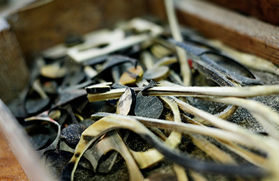 Cut-offs from the horn spoons and products that have been manufactured at Hornvarefabrikken in Bøvlingbjerg, Denmark.