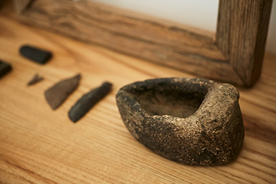 Little knick knacks laying around. These are stone and flint pieces. Naho is heavy inspired by nature.