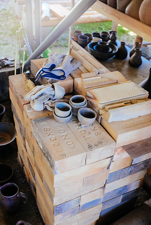 Keiji Tanaka's kiln equipment in Hino, Shiga Prefecture.