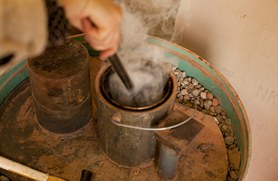 Maiko then cools down the tip to temper the metal, meaning it will be tough when carving wood on the lathe.