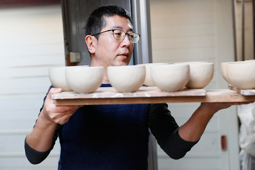 Makoto Asebi at his studio in Kamakura, Japan.