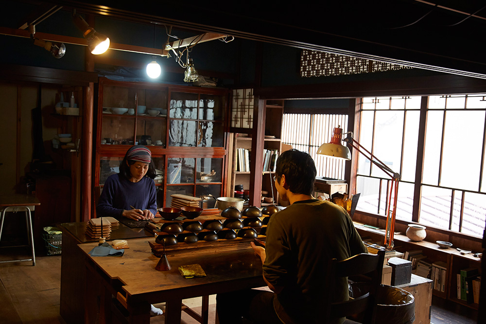 A look inside the workshop of Japanese lacquer artist Akihiko Sugita in Kanazawa, Ishikawa Prefecture.